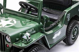 Army Classic Adventure, 4x12V moottori, tummanvihreä-9