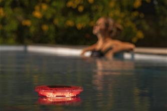 Bestway SolarGlow LED-kemikaaliannostelija, 4-värivaloa-3