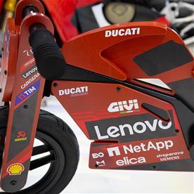 Ducati Desmo GP25 puinen potkupyörä-5