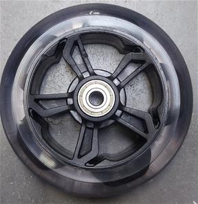 Etupyörä Musta MCU-Sport sähköpotkulautaan LED 14.4V/21.6V:lle