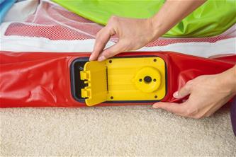 Fisher-Price pomppulinna 175 x 173 x 135 cm sis. pallot ja sähköpumpun.-8