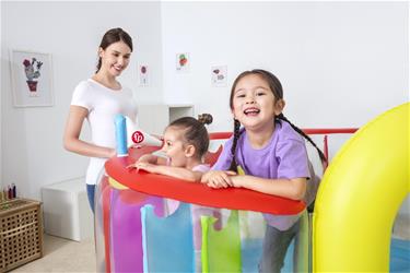 Fisher-Price pomppulinna 226 x 175 x 138 cm sis. sähköisen pumpun.-3