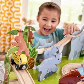 Kidkraft Adventure Tracks Saferi Juna -leikkipöytä tarvikkeineen-10