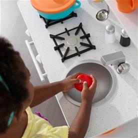 KidKraft All Time puinen leikkikeittiö lasten tarvikkeineen-7