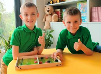 Kiekko jalkapallopeli kuminauhalla-4