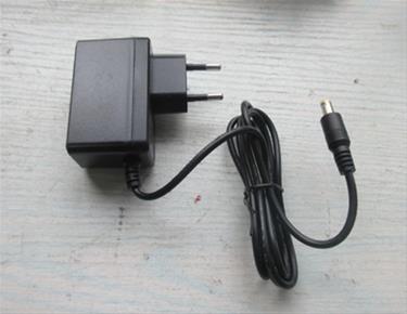 Laturi Lithium 12.6V1.4A Pyöreä liitin (BDM)