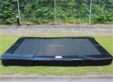 MCU-Sport Maahan upotettava trampoliini 366 x 244 cm