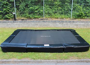 MCU-Sport Maahan upotettava trampoliini 366 x 244 cm