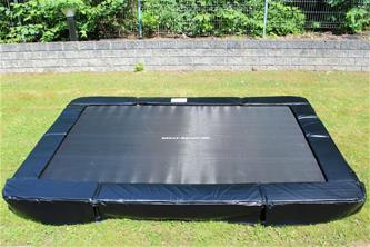 MCU-Sport Maahan upotettava trampoliini 305 x 213 cm