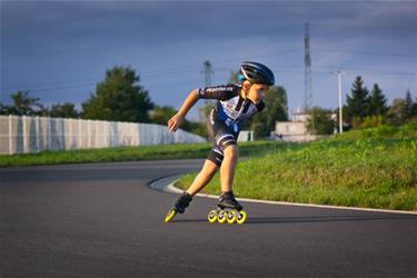 Powerslide Race Attack sininen kypärä LED-valolla-7