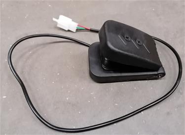Super Sportscar XL 24V sähköauton kiihdytin