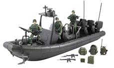 World Peacekeepers 1:18 sotilasvene, sis. 3 toimintafiguuria